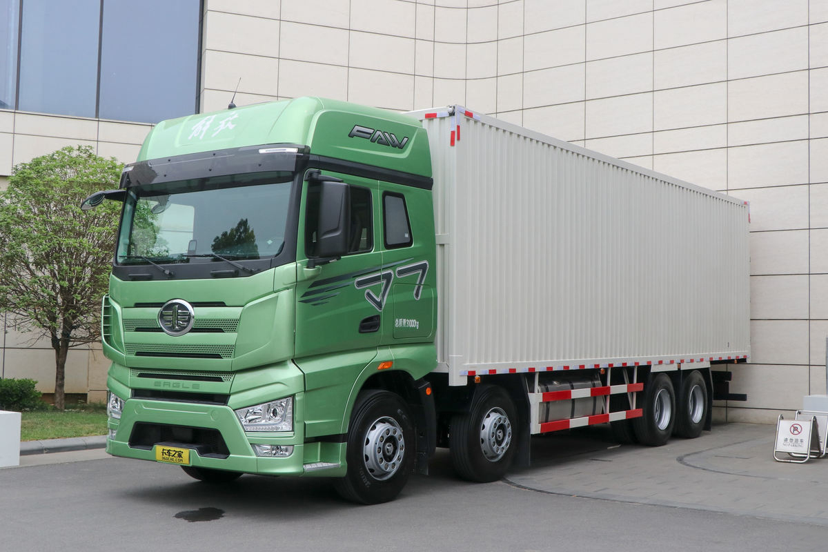 FAW J7 8×4 Cargo Truck