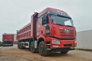 شاحنة قلابة FAW J6P 460hp 8×4 بقوة 460 حصان